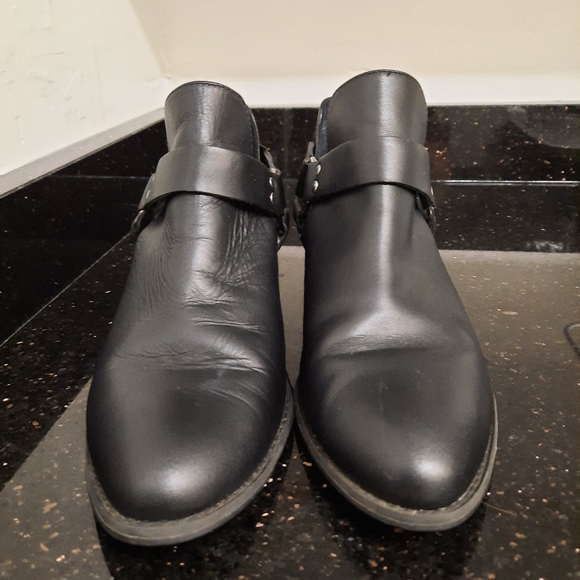 Heels - Picture 2 of 4